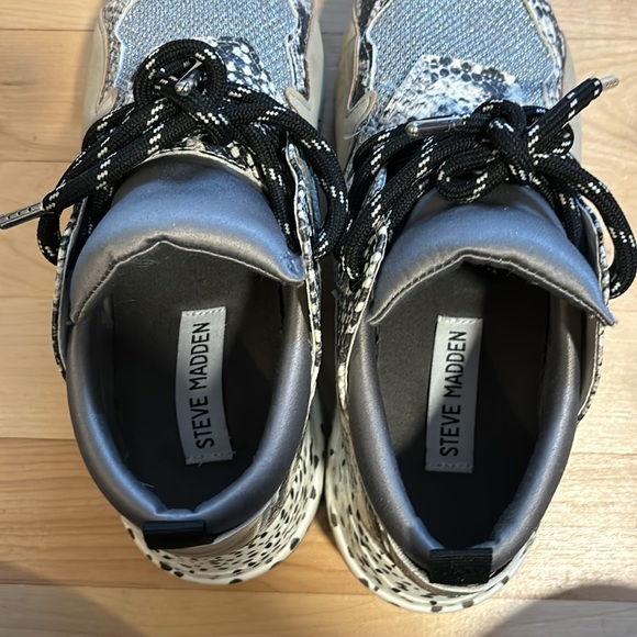 Matching Steve Madden sneakers and cross body bag - Picture 7 of 13